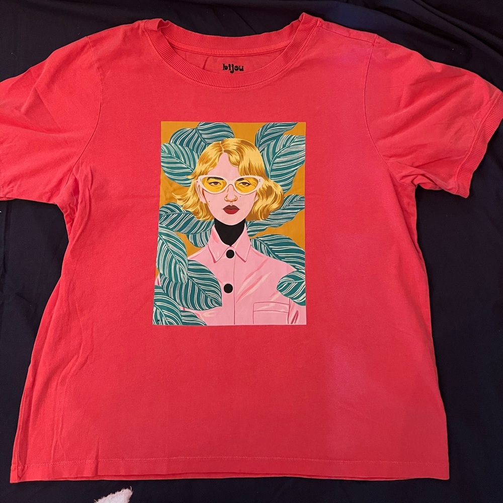 Bijou Karman Ribbed Hem Distressed Graphic Tee.  Size XXL.  Like new.